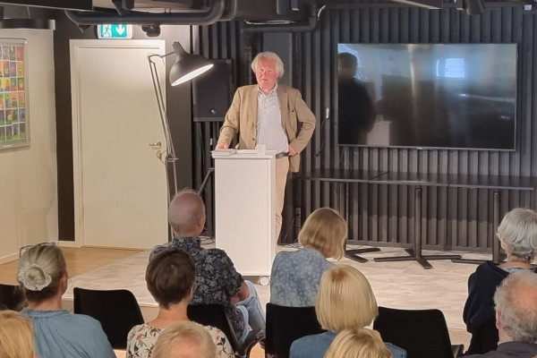 Leif Erik Otterå fortel om boka Draumen om ein flat åker.